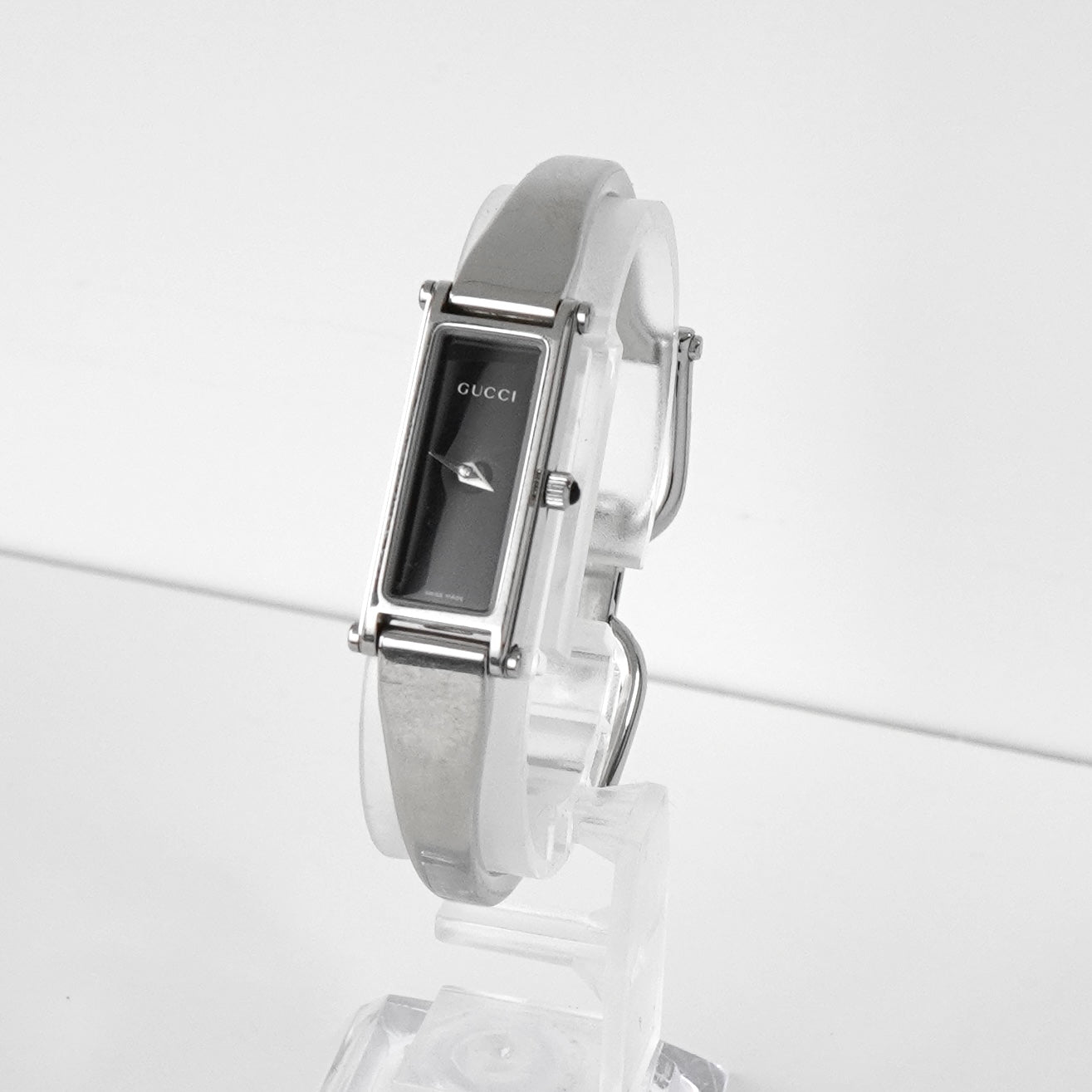 グッチ 1500L バングル ウォッチ 黒文字盤 SS / QZ 電池交換済み