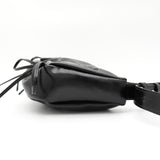 Half Shirring Ribbon Round Bag マーティン キム ロゴプレート リボン ワンショルダーバッグ ブラック