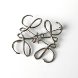 ロエベ アナグラム シルバー ブローチ