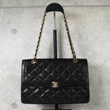 シャネル パリ限定 ココマーク ターンロック マトラッセ ラムスキン ダブルフラップ チェーンショルダーバッグ ブラック 2番台7桁 - NEWSED