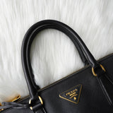 プラダ サフィアーノ レザー 三角プレート 2WAY ハンドバッグ ショルダーバッグ ブラック - NEWSED