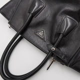 プラダ レザー 2way ハンドバッグ ショルダーバッグ 三角プレート ブラック - NEWSED