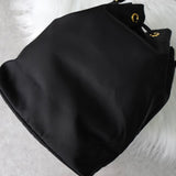 プラダ ポコノ テスート ナイロン サフィアーノ レザー 2way 巾着バッグ ショルダーバッグ トライアングルロゴ ブラック / ゴールド ギャランティーカード付き - NEWSED