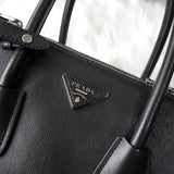 プラダ レザー 2way ハンドバッグ ショルダーバッグ 自立型 ブラック - NEWSED