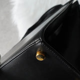 サルバトーレ フェラガモ ヴァラリボン 2way レザー ハンドバッグ ショルダーバッグ 自立型 ブラック - NEWSED