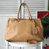 プラダ ヴィッテロダイレザー 2way ハンドバッグ ショルダーバッグ 肩掛け ベージュ - NEWSED