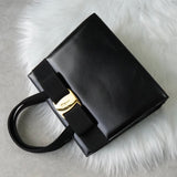 サルバトーレ フェラガモ ヴァラリボン 2way レザー ハンドバッグ ショルダーバッグ 自立型 ブラック - NEWSED