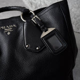 プラダ ヴィッテロダイノレザー 2way ハンドバッグ ショルダーバッグ 編み込みハンドル ブラック - NEWSED