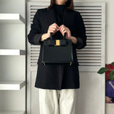 サルバトーレ フェラガモ ヴァラリボン 2way レザー ハンドバッグ ショルダーバッグ 自立型 ブラック - NEWSED