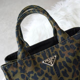 プラダ カナパ キャンバス ミリタリー柄 レオパード 2way ハンドバッグ / ショルダーバッグ カーキ - NEWSED