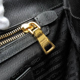 プラダ サフィアーノ レザー 三角プレート 2WAY ハンドバッグ ショルダーバッグ ブラック - NEWSED