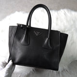 プラダ レザー 2way ハンドバッグ ショルダーバッグ 自立型 ブラック - NEWSED