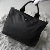 プラダ テスートナイロン / サフィアーノレザー 三角プレート 2way ハンドバッグ ショルダーバッグ ブラック - NEWSED