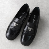 プラダ ブラッシュドレザー ローファー 三角プレート ブラック 35 1/2 - NEWSED