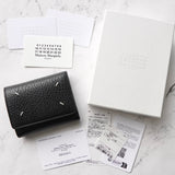 メゾン マルジェラ 4ステッチ 四つタグ レザー 三つ折り財布 コンパクトウォレット ブラック - NEWSED