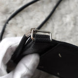 メゾン マルジェラ 4ステッチ 四つタグ レザー スマートフォン ポーチ サコッシュ ショルダーバッグ ブラック - NEWSED