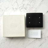 メゾン マルジェラ 4ステッチ 四つタグ レザー 二つ折り 財布 札入れ ブラック 未使用品 - NEWSED