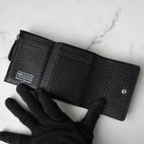 メゾン マルジェラ 4ステッチ 四つタグ レザー 三つ折り財布 コンパクトウォレット ブラック - NEWSED