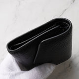 メゾン マルジェラ 4ステッチ 四つタグ レザー 三つ折り財布 コンパクトウォレット ブラック - NEWSED