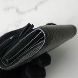 メゾン マルジェラ 4ステッチ 四つタグ レザー 三つ折り財布 コンパクトウォレット グリーン - NEWSED