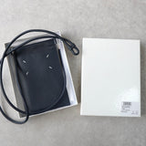 メゾン マルジェラ 4ステッチ 四つタグ レザー スマートフォン ポーチ サコッシュ ショルダーバッグ ネイビー - NEWSED