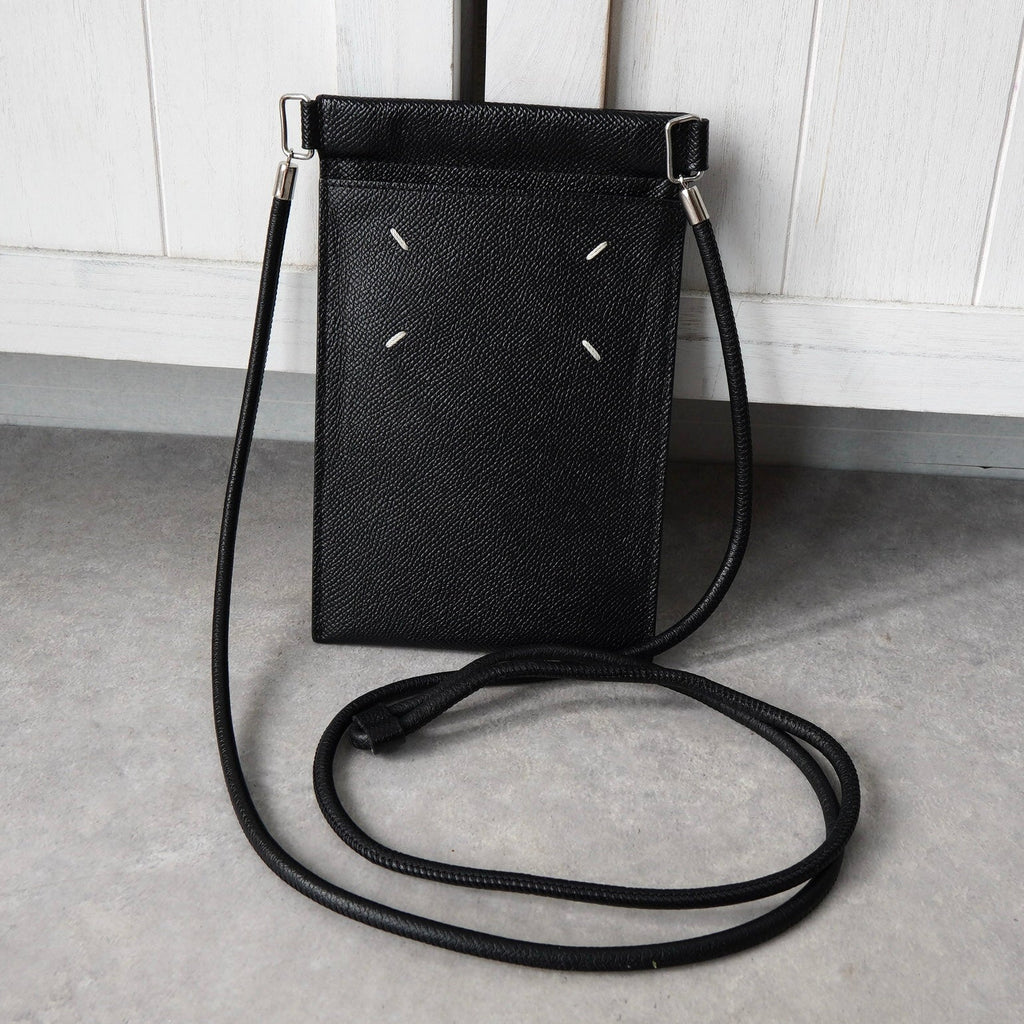メゾン マルジェラ 4ステッチ 四つタグ レザー スマートフォン ポーチ サコッシュ ショルダーバッグ ブラック