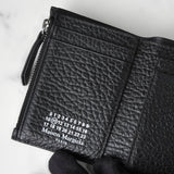 メゾン マルジェラ 4ステッチ 四つタグ レザー 三つ折り財布 コンパクトウォレット ブラック - NEWSED