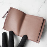 メゾン マルジェラ 4ステッチ 四つタグ レザー 二つ折り財布 コンパクトウォレット パープルブラウン - NEWSED