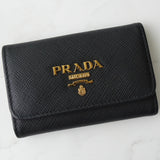 プラダ サフィアーノレザー 4連 キーケース ゴールド / ブラック - NEWSED