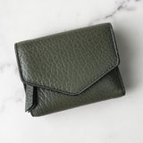 メゾン マルジェラ 4ステッチ 四つタグ レザー 三つ折り財布 コンパクトウォレット グリーン - NEWSED