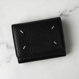 メゾン マルジェラ 4ステッチ 四つタグ レザー 三つ折り財布 コンパクトウォレット ブラック - NEWSED