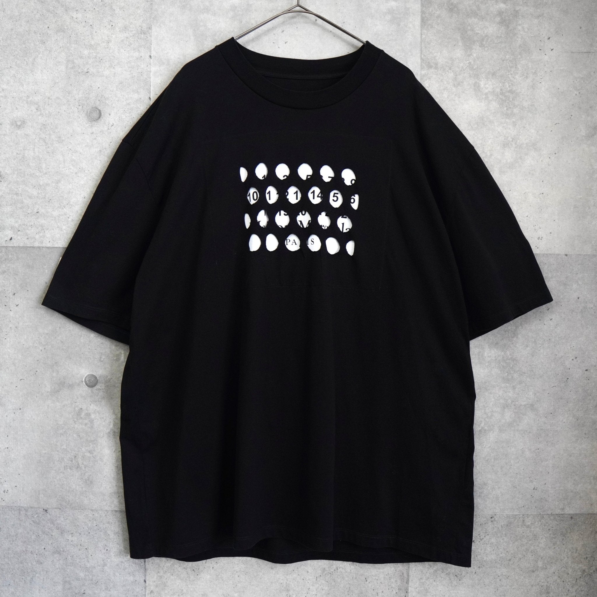 メゾンマルジェラ カレンダー ロゴ 4ステッチ Tシャツ ブラック