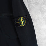 ストーンアイランド コンパスバッジ 胸ポケット ガーメントダイ スウェット ブラック メンズ