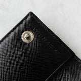 プラダ ポコノ ナイロン 三角プレート トライアングルロゴ サフィアーノ レザー 6連 キーケース ブラック - NEWSED