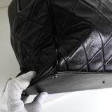 シャネル スポーツライン マトラッセ キャビアスキン ボーリングバッグ ボストンバッグ ブラック 6番台7桁 - NEWSED