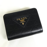 プラダ ロゴ トライアングルカット レザー 二つ折り財布 ブラック