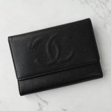 シャネル 7桁8番台 ココマーク キャビアスキン 三つ折り財布 ブラック ギャランティーカード付き - NEWSED