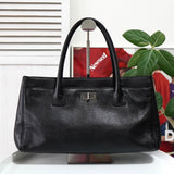 シャネル 8桁1番台 2.55 エグゼクティブ キャビアスキン トートバッグ ブラック - NEWSED