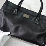 シャネル 8桁1番台 2.55 エグゼクティブ キャビアスキン トートバッグ ブラック - NEWSED