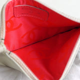 シャネル ココマーク ラムスキン フラット ポーチ ホワイト 9番台7桁 - NEWSED