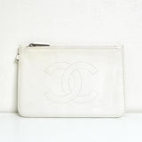 シャネル ココマーク ラムスキン フラット ポーチ ホワイト 9番台7桁 - NEWSED