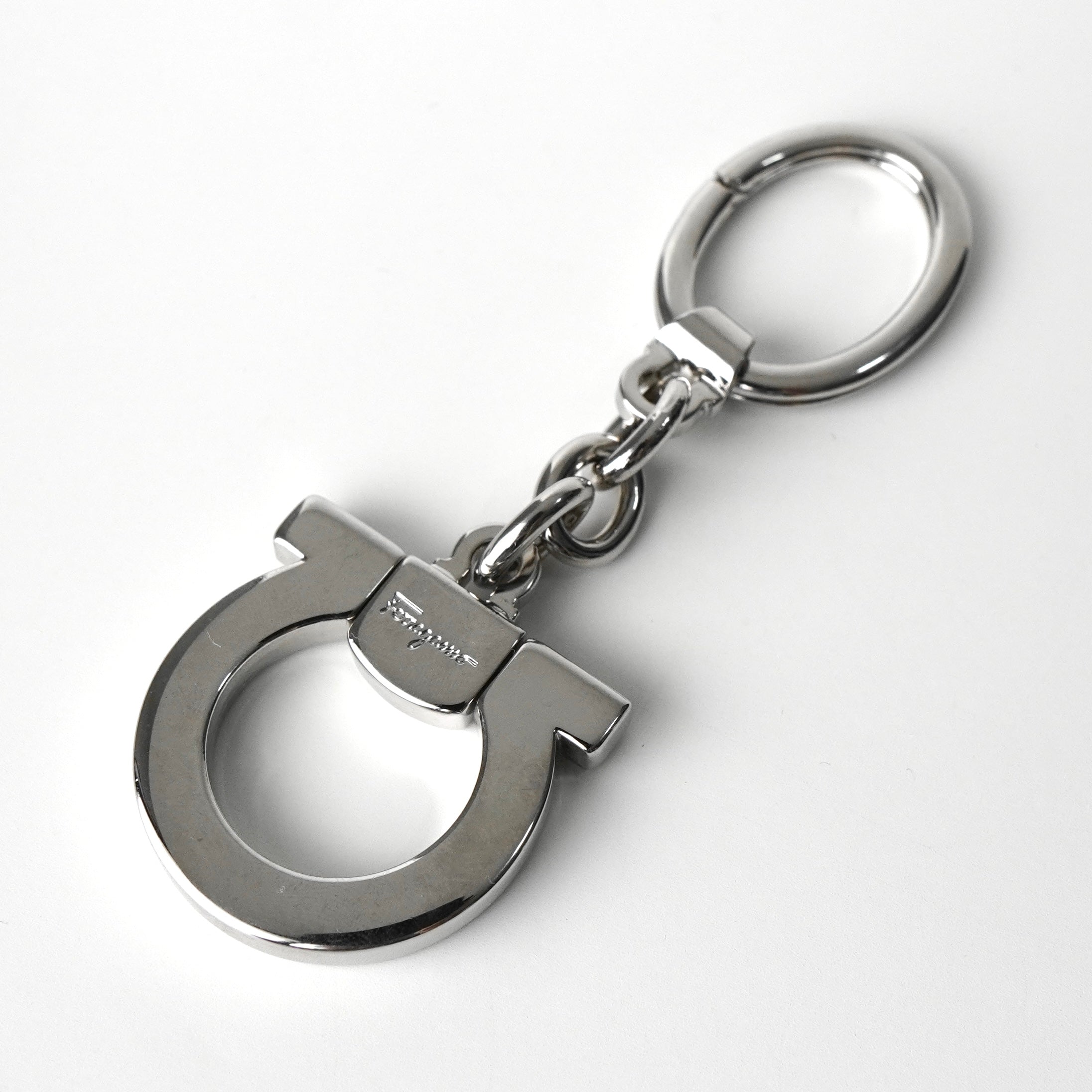 Salvatore Ferragamo(サルヴァトーレフェラガモ)アイテム一覧