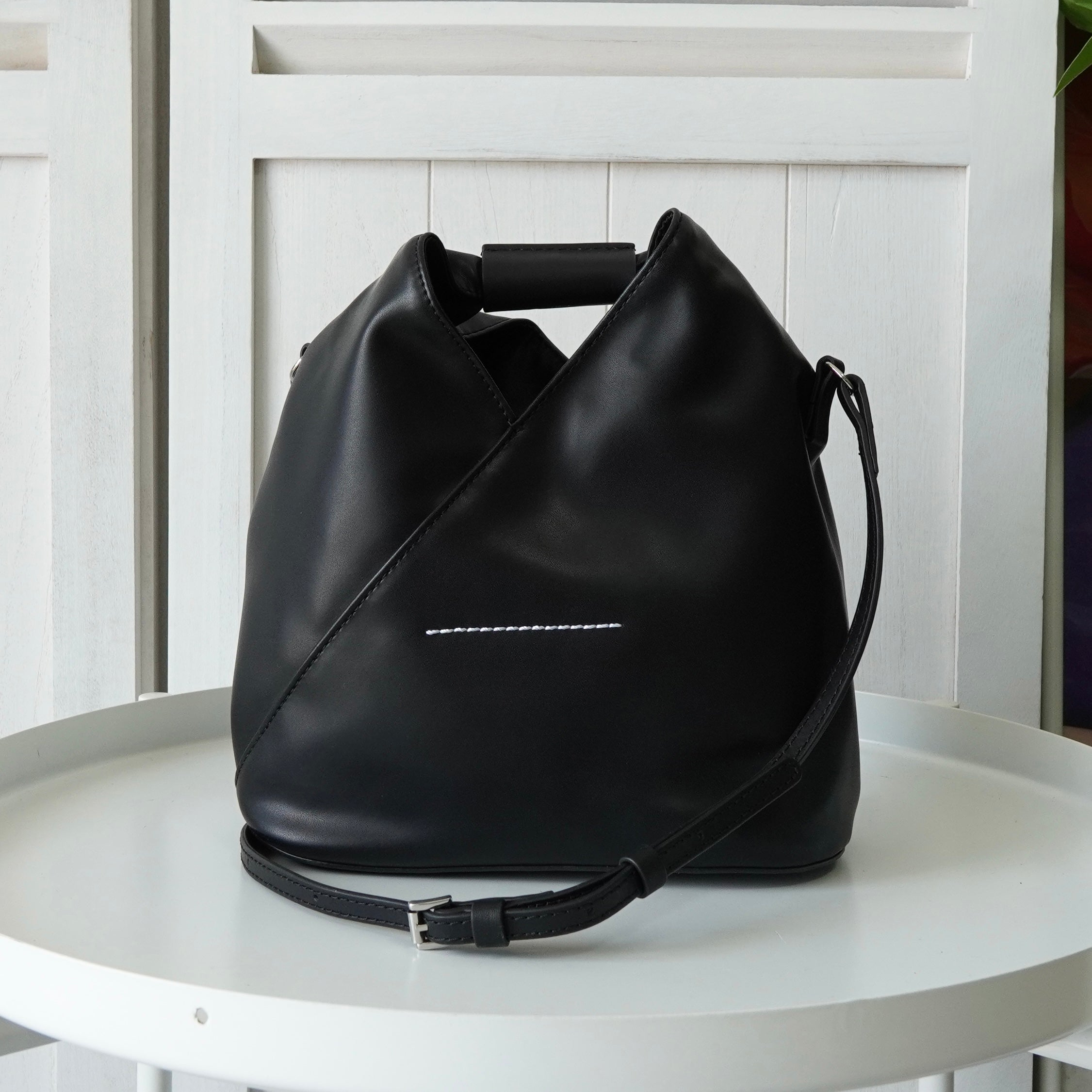 極美品 メゾンマルジェラ ハンドバッグ 刺繍 レザー ブラック Maison Margiela MAISON MARGIELA 11 メゾンマルジェラ