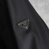 プラダ トライアングルロゴ ナイロン ボンバージャケット スタジャン ブルゾン ブラック メンズ