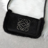 ロエベ スタッズ アナグラム ハラコレザー / ファー ショルダーバッグ ブラック