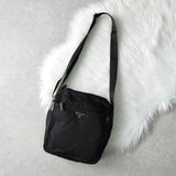 プラダ ナイロン ショルダーバッグ トライアングルロゴ ブラック