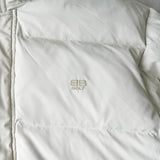 バレンシアガ ヴィンテージ BBロゴ ダウンジャケット アイボリー - NEWSED