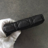 クリスチャン ディオール CDロゴ カナージュ レザー 二つ折り財布 ブラック - NEWSED