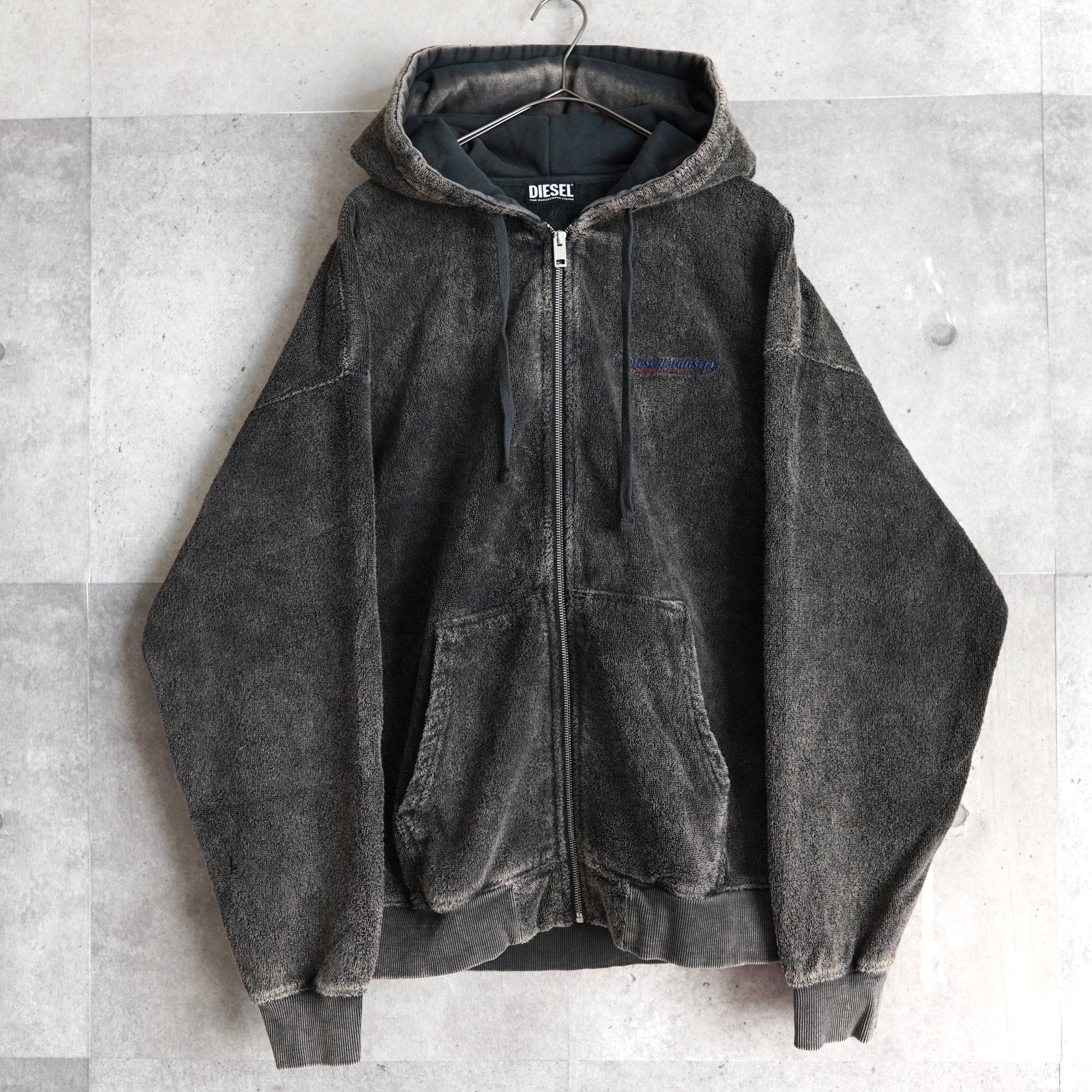 Destroy Zip-up Hoodie｜UNUSED | ブランド古着を扱うリユースショップ NEWSED