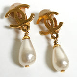 シャネル ココマーク ティアドロップ フェイクパール イヤリング GP ゴールド - NEWSED